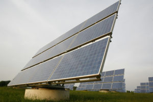 Foto: Photovoltaik-Module auf Feld